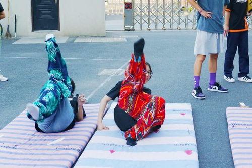 街舞吃瓜名场面,吃瓜群众围观舞蹈盛宴