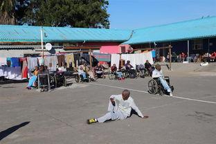 救助无家可归老人的网红,网红助力救助无家可归老人的感人故事