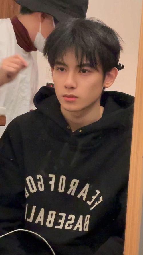 15岁陈飞宇吃瓜,揭秘娱乐圈背后的故事